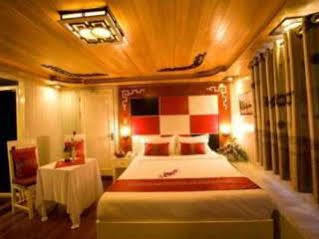 Halong Legacy Cruise Hotel Ha Long Exterior photo